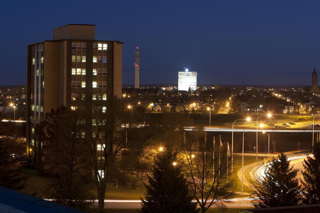 Universite De Moncton Esterno foto